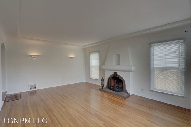 Building Photo - 3 br, 2 bath House - 7950 West 4th St