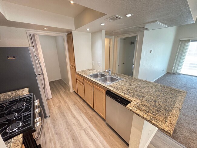 Foto del edificio - 7100 W Pirates Cove Rd