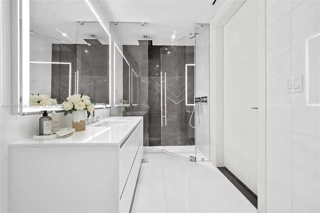 Building Photo - 300 Biscayne Blvd Way