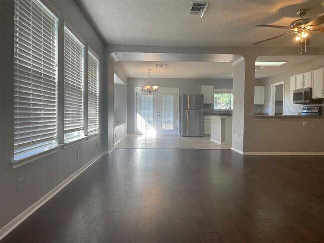 Building Photo - 2407 Glen Field Dr