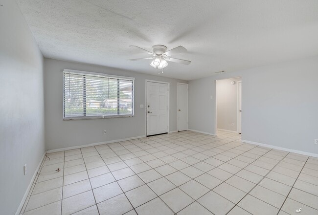 Building Photo - 1125 Bradley Cir