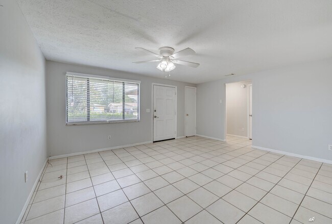 Foto del edificio - 1125 Bradley Cir