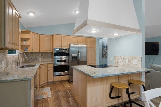 Building Photo - Charming Home at the Base of Old Mission Peninsula