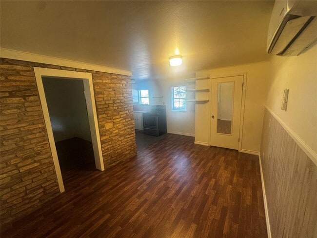 Building Photo - 1511 Old Ranch Rd 12