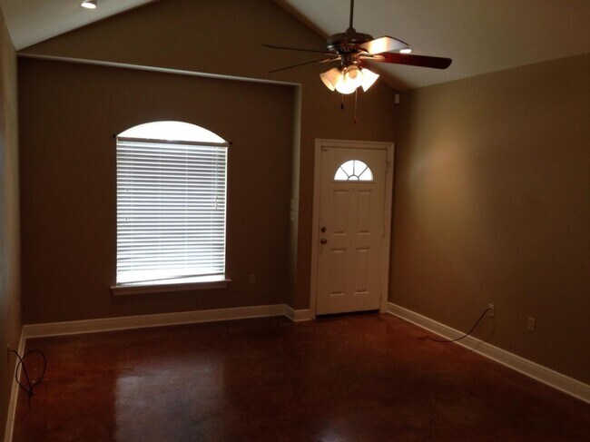 Building Photo - 1402 Harwich Dr