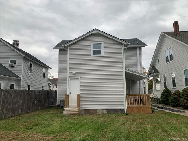 Building Photo - 18 Carman St