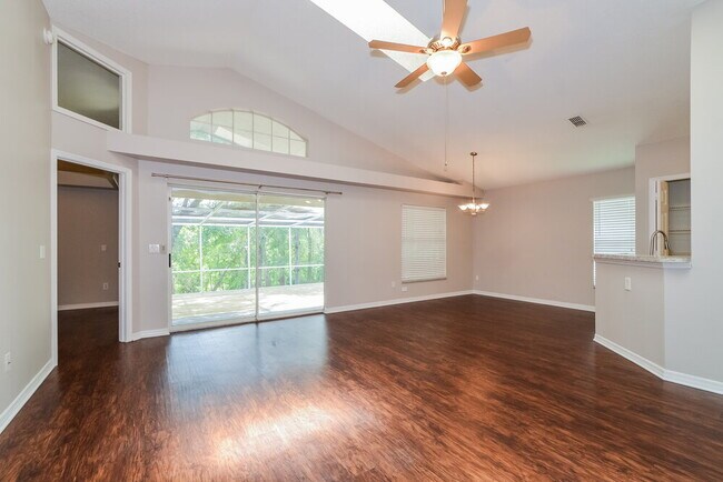 Foto del edificio - 996 Maple Ct