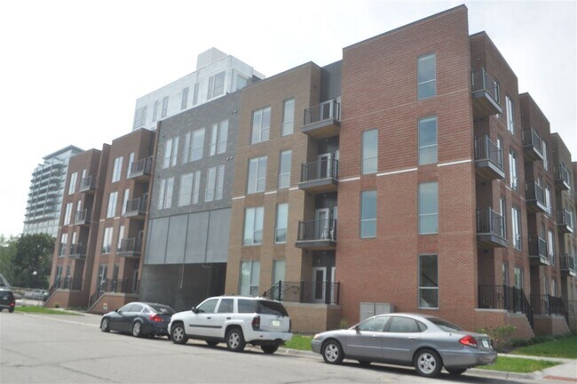 Building Photo - 481 Iowa Ave