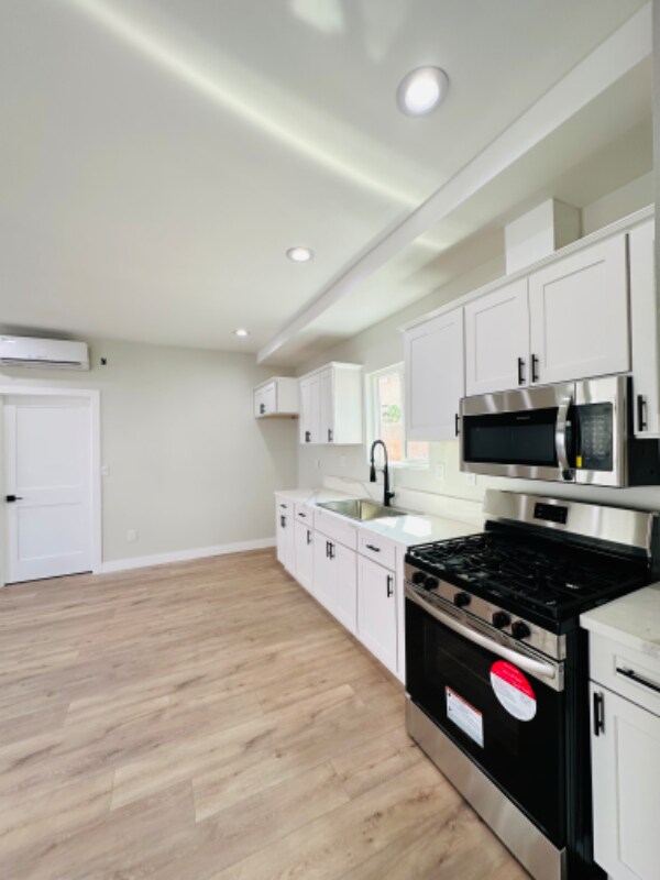 Foto del edificio - 10541 Western Ave