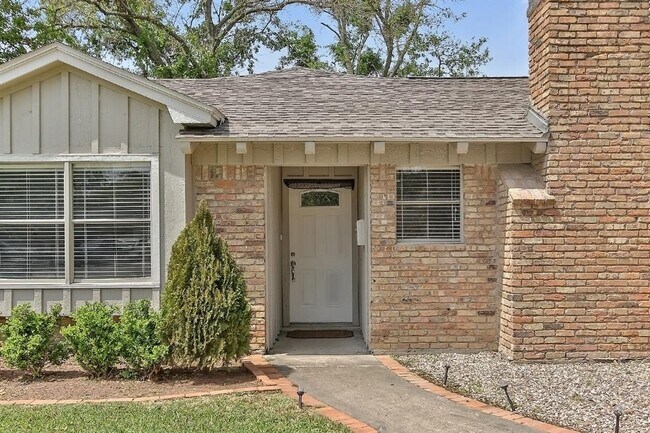Foto del edificio - 1719 Longhorn Dr