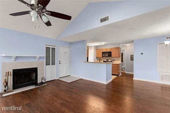 Building Photo - 2 br, 2 bath Condo - 1312 Red Deer Way