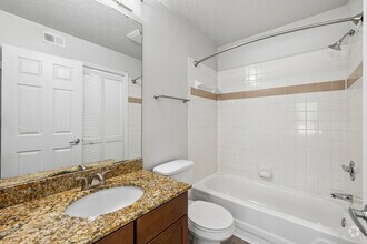 1BR, 1BA - 500SF - Bathroom - Vue at 1400