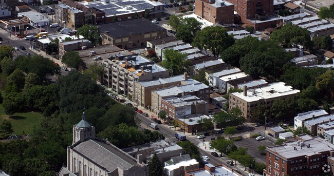 Foto del edificio - 4430 N Western Ave