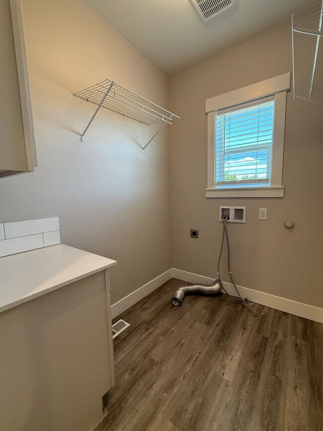 Foto del edificio - Stunning 3 bedroom townhome.