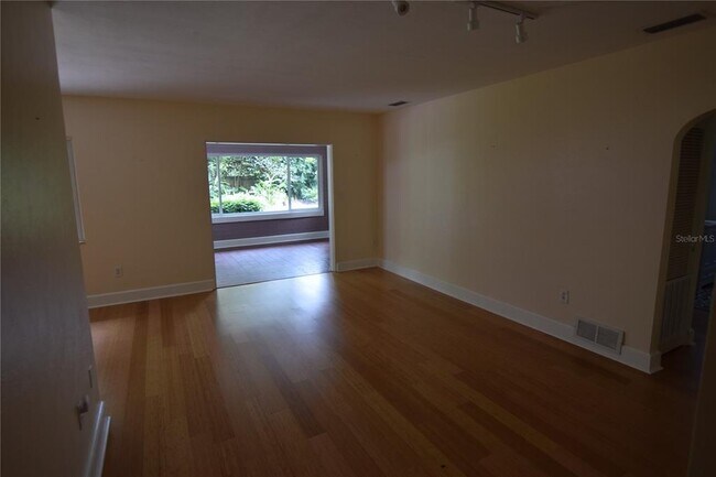 Foto del edificio - 1150 Western Way
