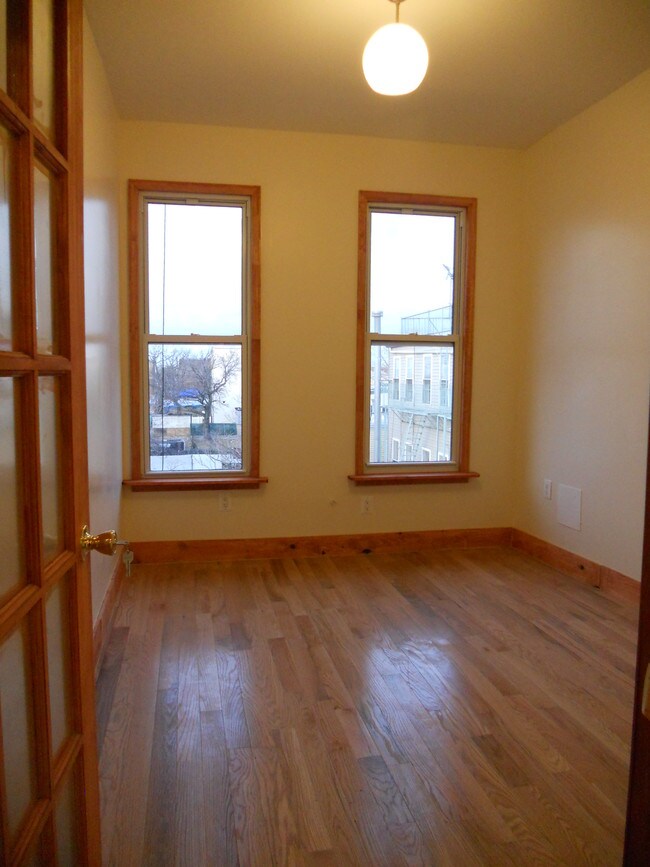 Building Photo - 251 Evergreen Ave