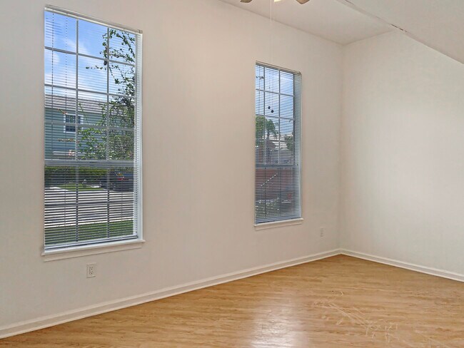 Building Photo - 1345 Crystal Way