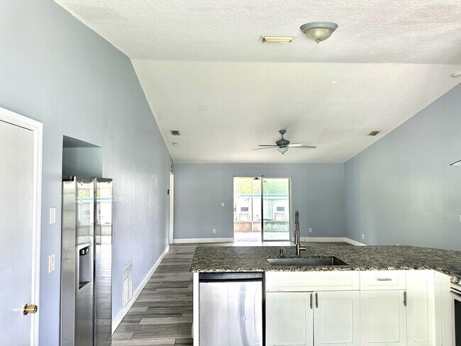 Foto del edificio - 816 Tedder Rd SE