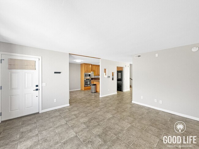 Building Photo - Spacious 3BD/2.5BA Two-Story Condo in Southwest Chula Vista with Kitchen Island, In-Unit Laundry ...