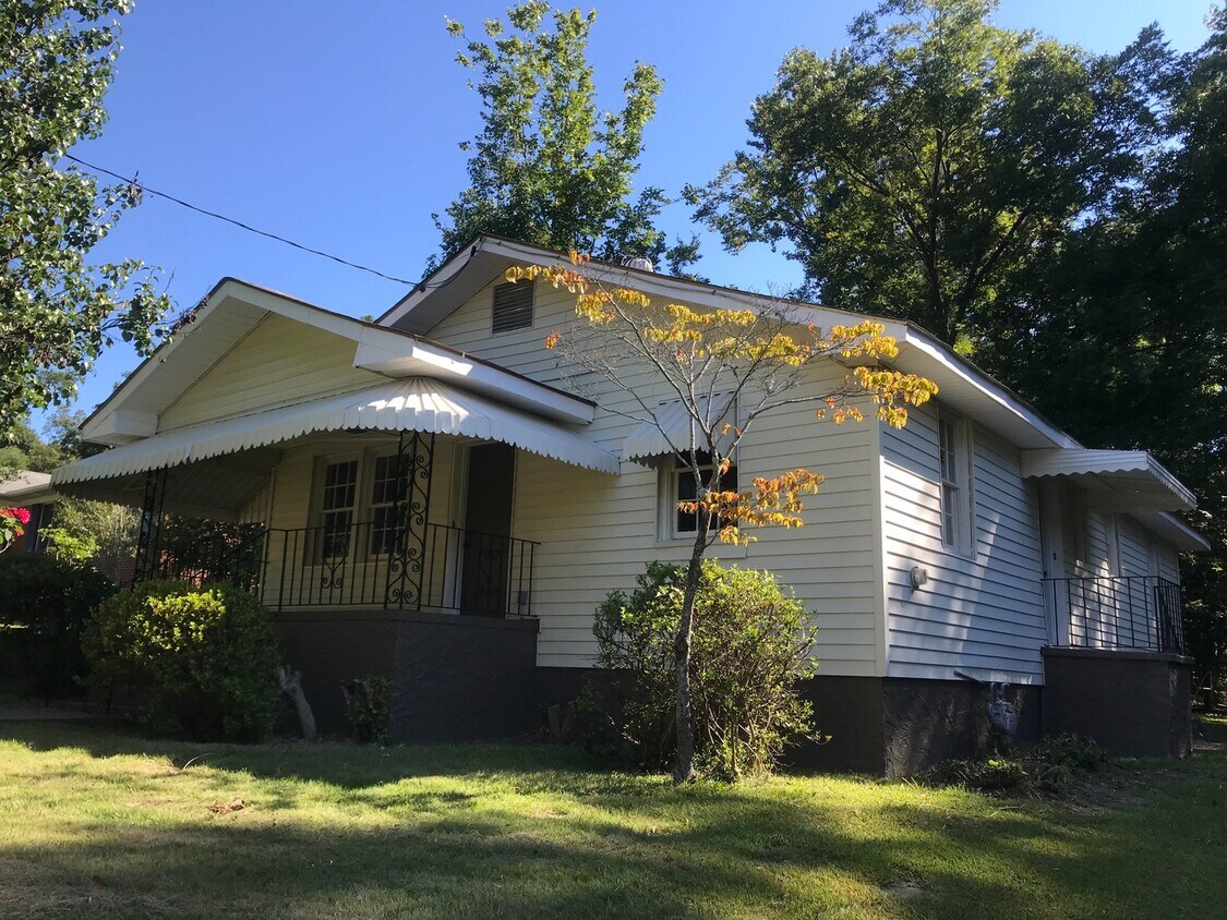 Foto principal - **ON HOLD**3 Bedroom / 1 Bathroom Home for...
