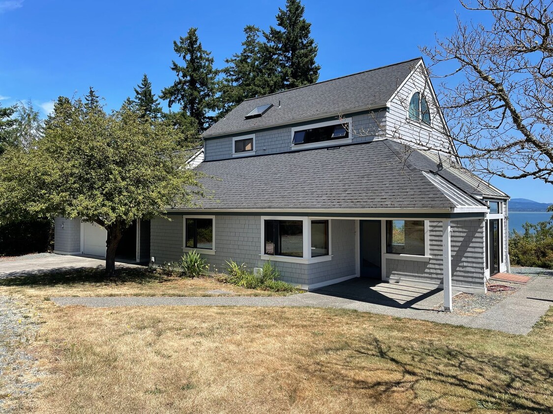 Primary Photo - Lovely, Spacious Home with Stunning view o...