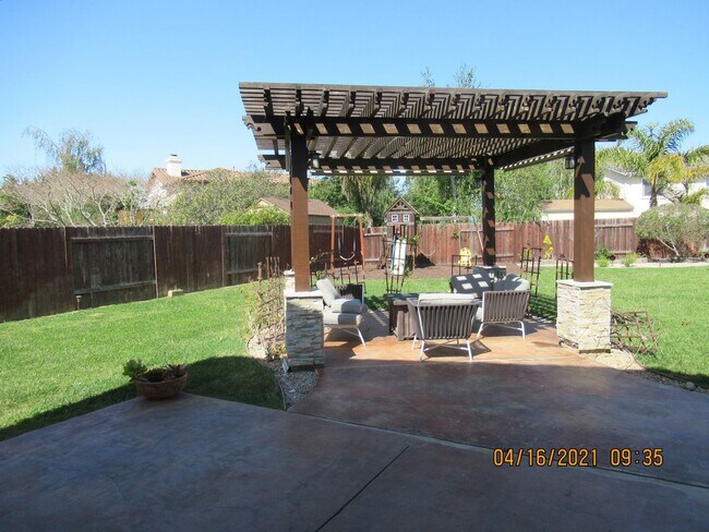 Building Photo - Desirable Purisima Highlands