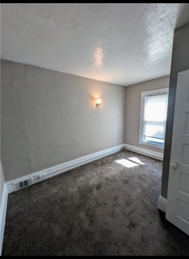 Foto del edificio - 1913 Evans Ave