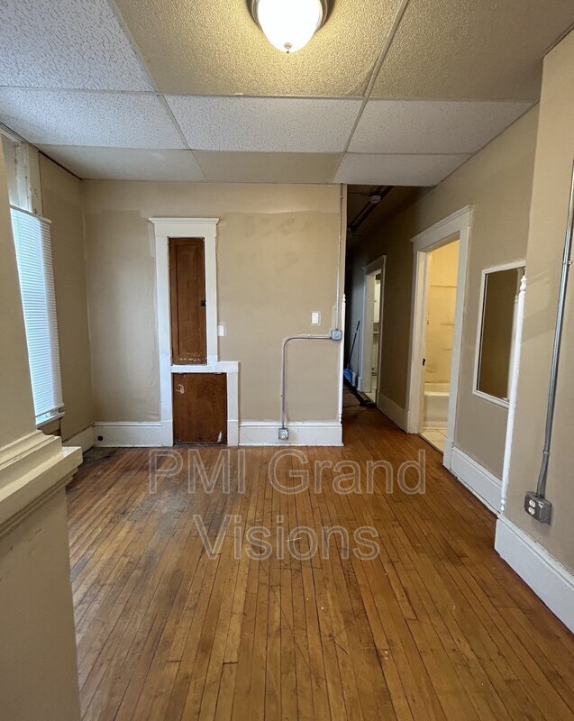 Building Photo - 601 Monroe Ave
