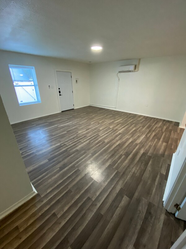 Building Photo - 5415 Buena Vista St