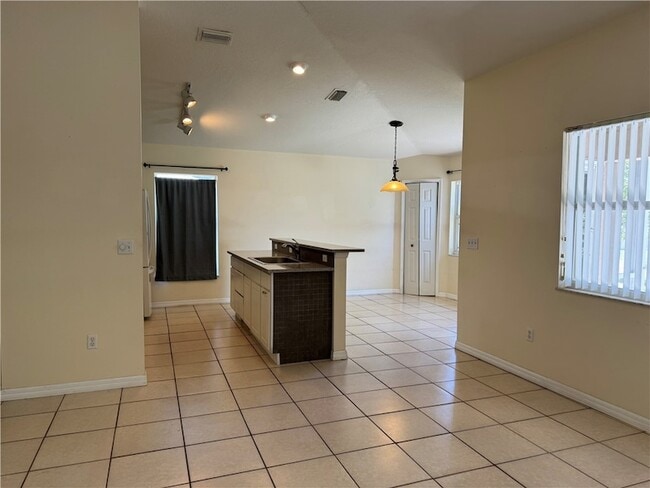 Building Photo - 1489 Whitmore St