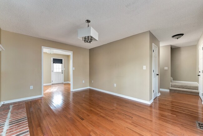 Building Photo - 127 Suffolk Dr