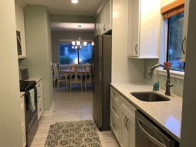 Foto del edificio - 2BD/2.5BA - TOWNHOME IN MT PLEASANT - AVAI...