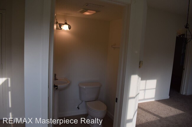 Building Photo - 4 br, 2.5 bath House - 2709 Creekside Dr