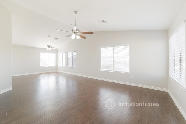 Building Photo - 9528 N 92nd Dr
