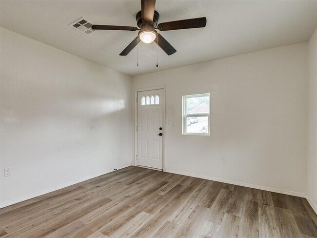 Foto del edificio - 1330 NE 7th St