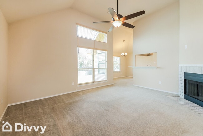 Building Photo - 1335 Jasmine Dr