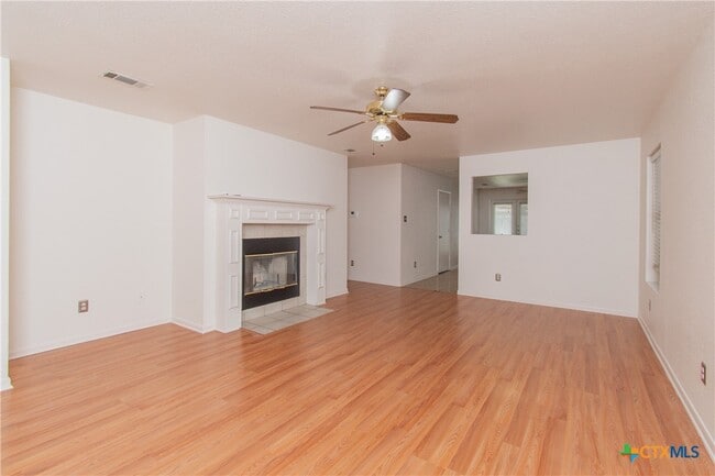 Building Photo - 2907 Lantana Dr