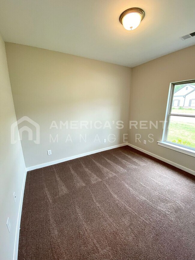 Building Photo - Home for Rent in Clanton, AL... Available ...