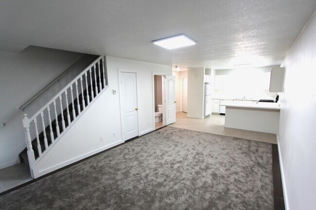 Foto del edificio - 6 Fairway Ln