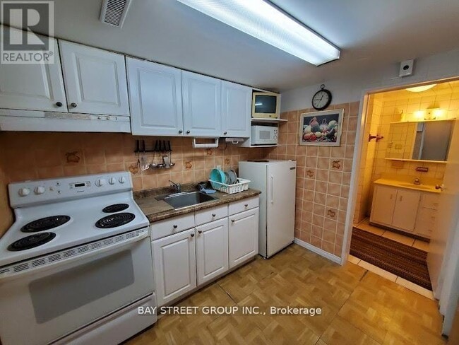 Building Photo - 73 Regatta Crescent