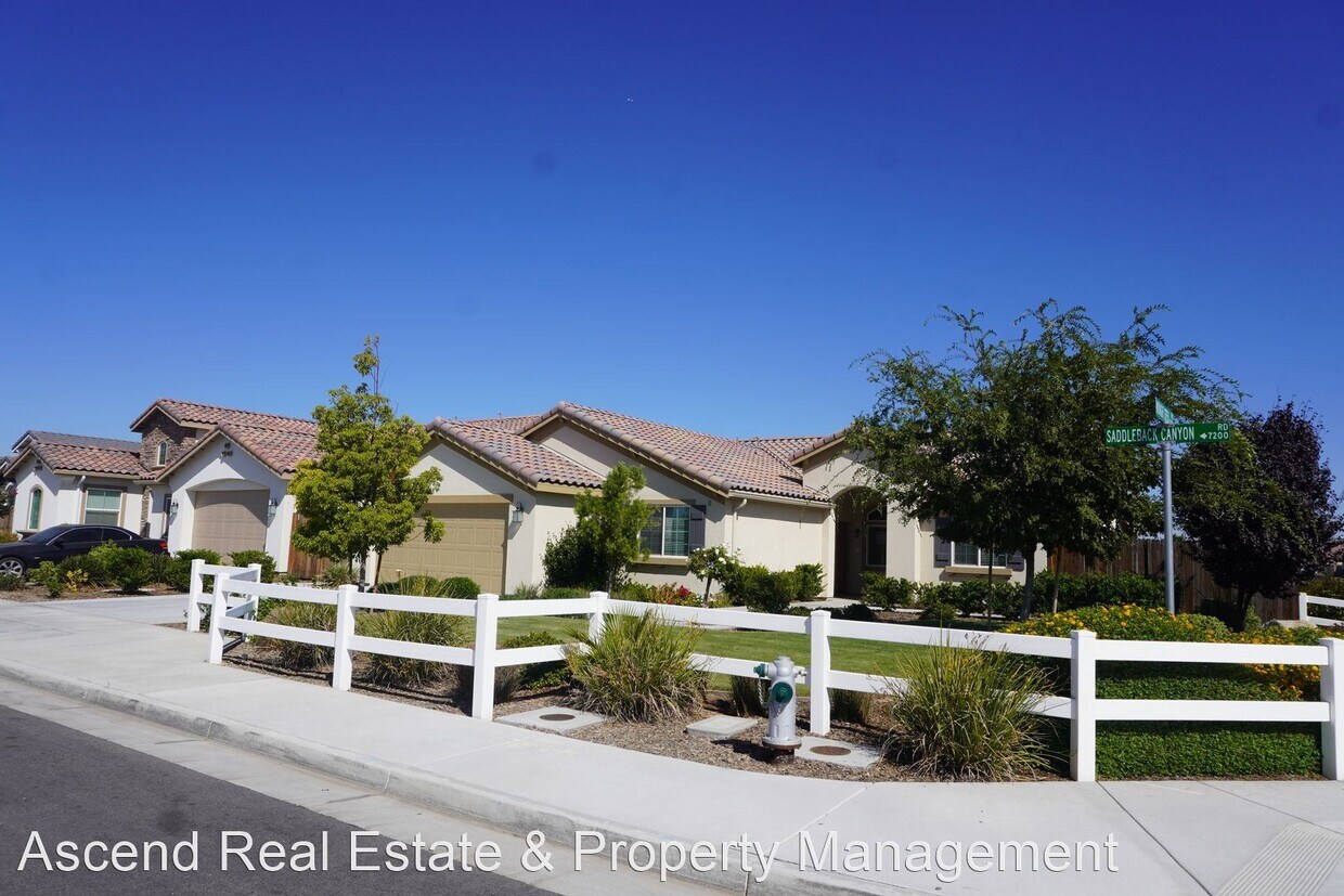 5 br, 3 bath House 7220 Saddleback Canyo... House Rental in