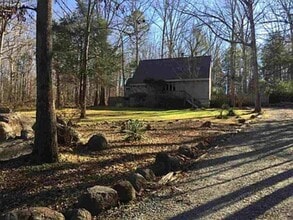 Building Photo - 2016 Snow Valley Rd