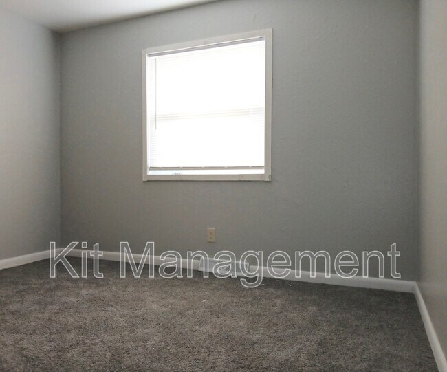 Foto del edificio - 5517 Douglas Rd