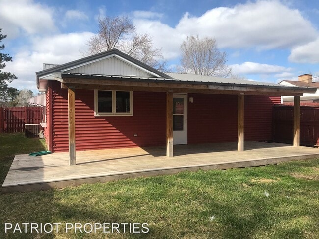 Building Photo - 3 br, 1 bath House - 929 Lemonweir Pkwy