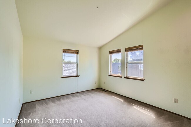 Foto del edificio - 3 br, 1.5 bath House - 2111 E Pine St