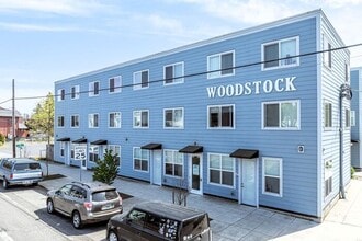 Building Photo - 6006 SE 53rd Ave