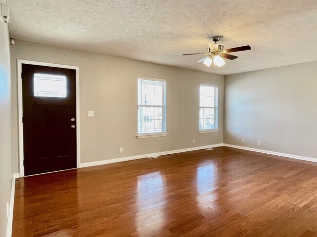 Foto del edificio - 1205 Stainback Ave