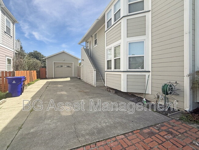 Building Photo - 2359 Prune St