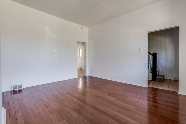Foto del edificio - AVAILABLE JULY 2026 - Spacious 2 Bedroom Home w/ Parking & Outdoor Space Included!
