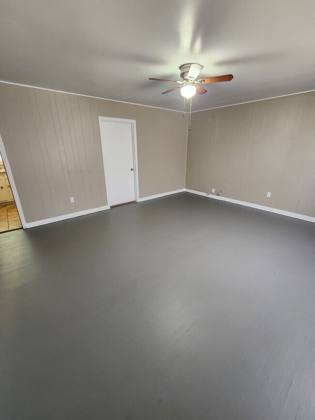 Foto del edificio - 3 bed 2 bath 1 car garage